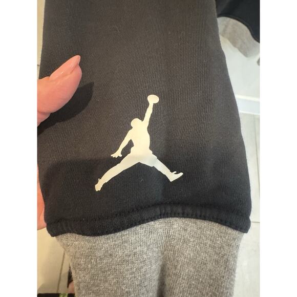 Michael Jordan Black Hoodie – Retro Basketball Pullover Sweatshirt with Logo L - Picture 4 of 4